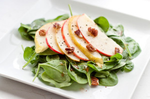 Spinach-Salad-with-Apples-Pears-and-Pecans