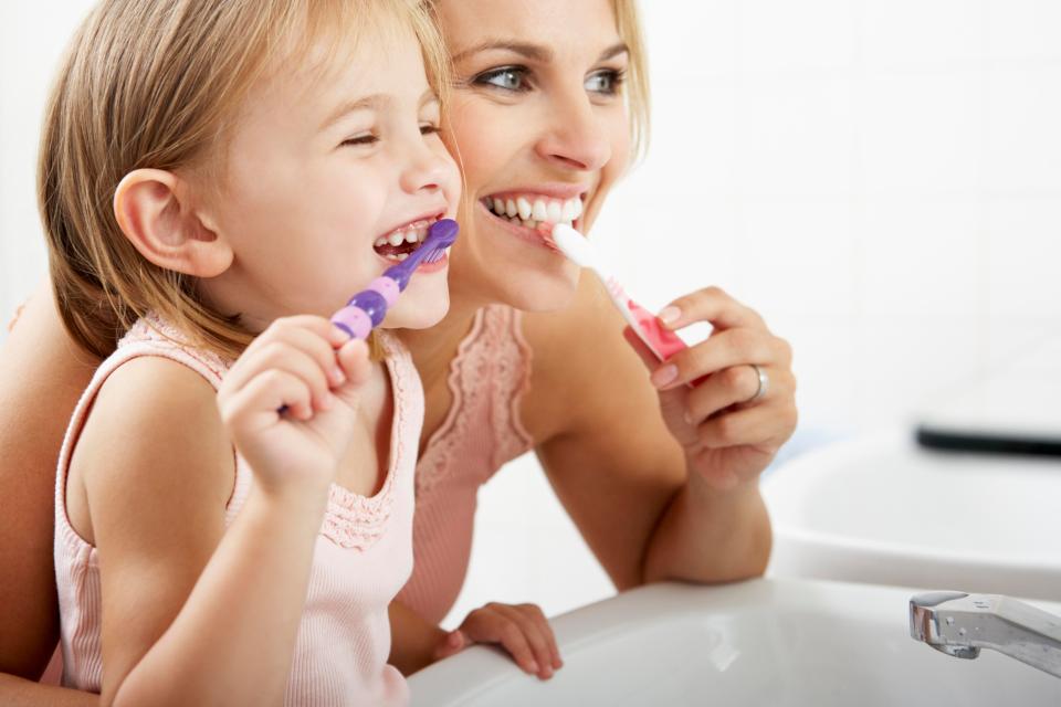 http://mintdentaloc.com/wp-content/uploads/2017/05/mom-child-brushing-teeth.jpeg